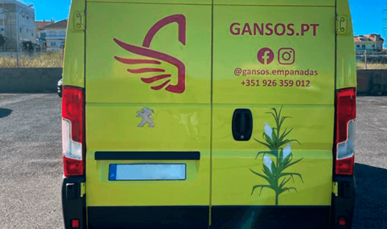 Publicidade em carrinha ambulante 