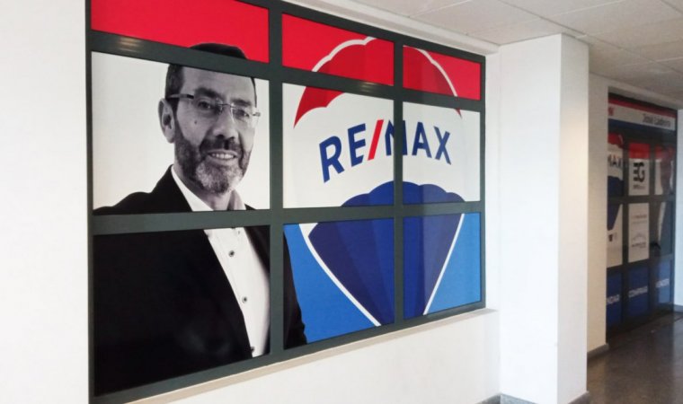 Decoração de Montra - REMAX