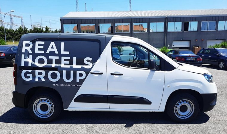 Viatura do real hotels group decorada com vinil autocolante