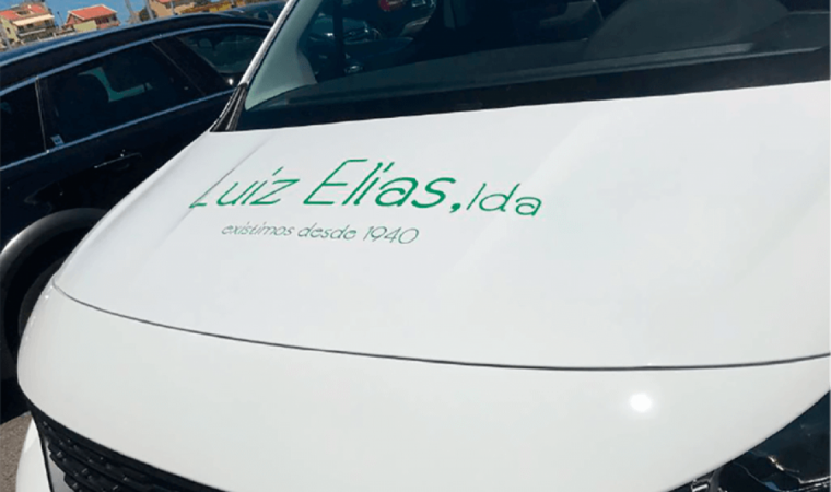 Logotipo em capot mercearia