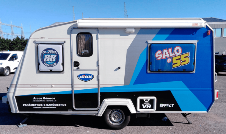 Lateral MotorHome Salo55 com decoração em vinil