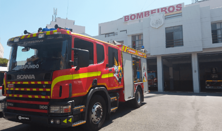 Decoração de viaturas na frota bombeiros do dafundo