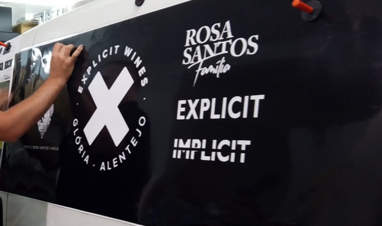 Decoração de carrinhas com publicidade em vinil impresso