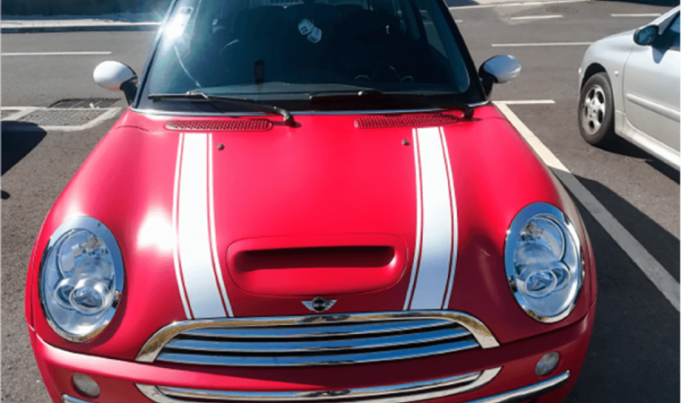 Mini cooper decorado com tiras tunning em Lisboa