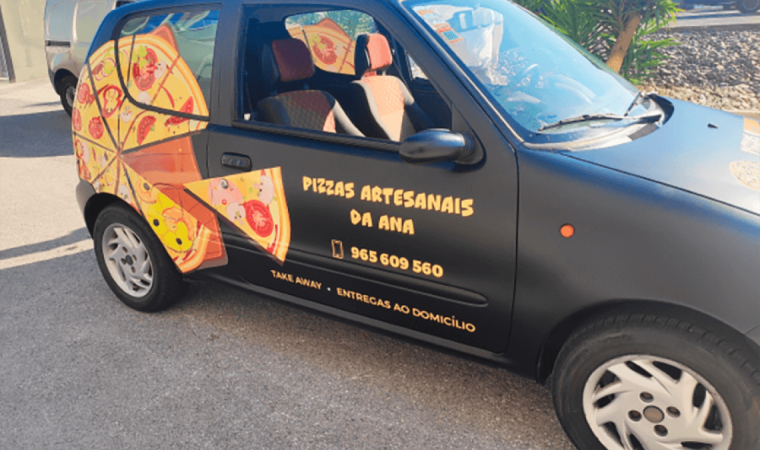 vinil impresso e  laminado aplicado em viatura Pizza da Ana