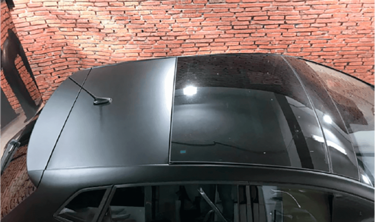 Seat Ibiza personalizado com vinil preto Mate