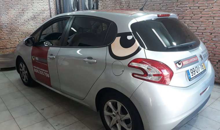 Publicidade em carros com vinil autocolante polimérico profissional