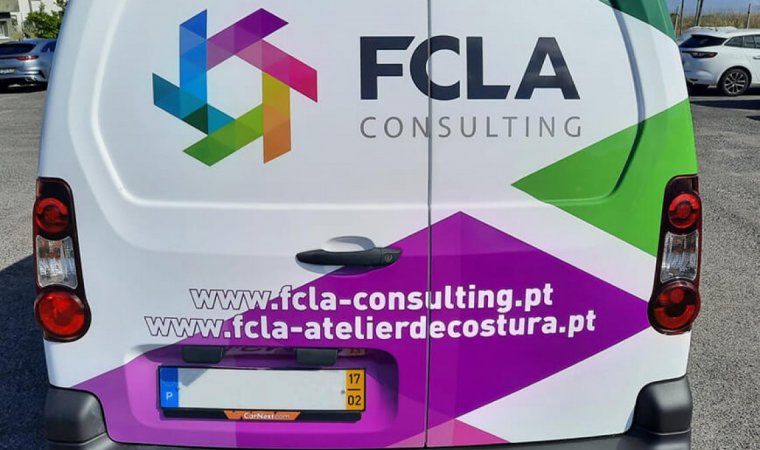 Vinil autocolante aplicado em viatura FCLA