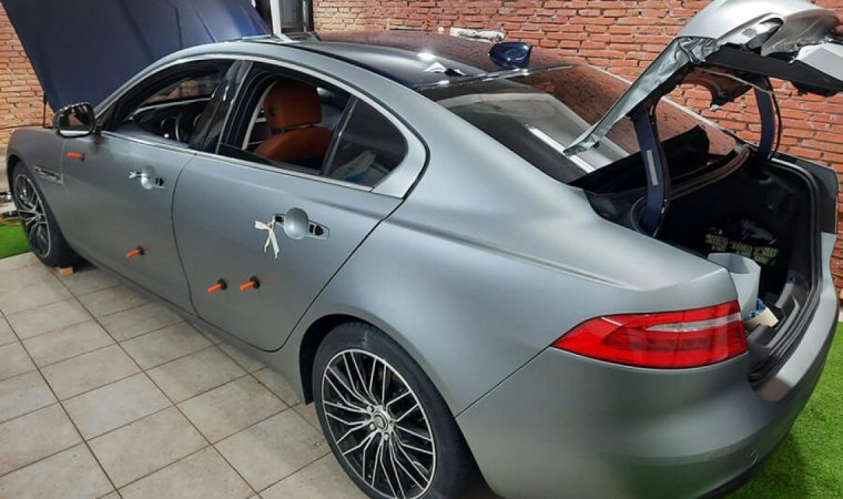 Jaguar carwrap com vinil á cor
